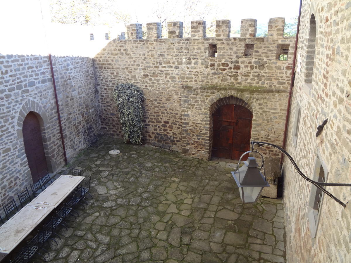 Гостевой дом Castello Di Magrano Carbonesca Экстерьер фото